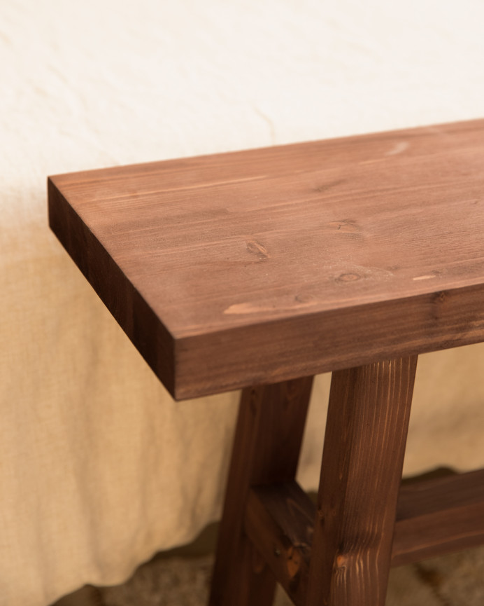 Massivholzhocker in Nussbaumfarbe, 100x50 cm.