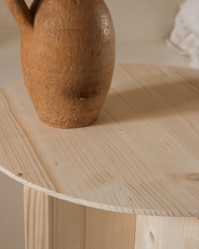 Beistelltisch aus massivem Holz in natürlicher Farbe von 50x45cm