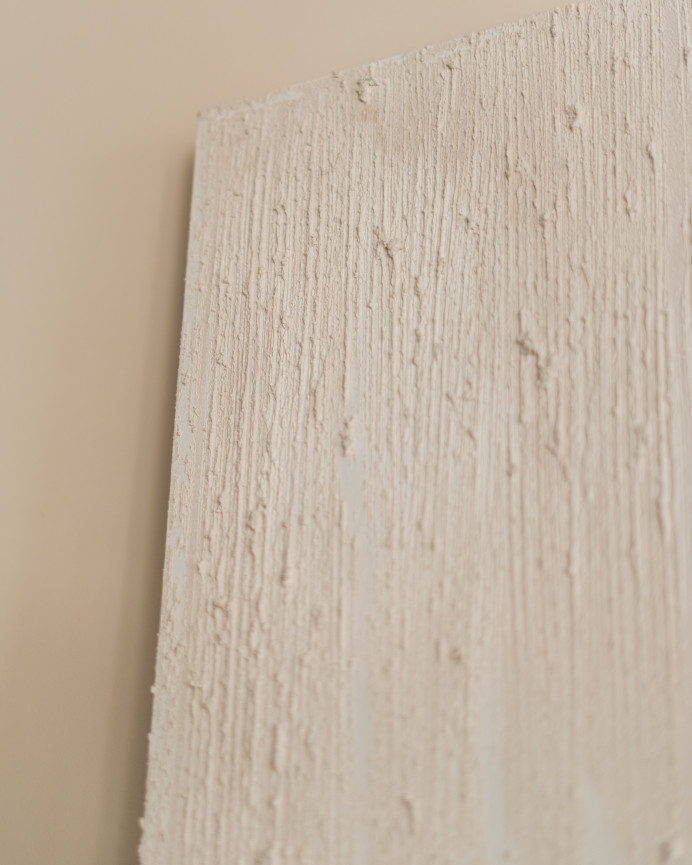 Dekoratives beiges Gemälde auf Leinwand mit handbemaltem Holzrahmen, das mit Ölfarbe in verschiedenen Größen gemalt ist.
