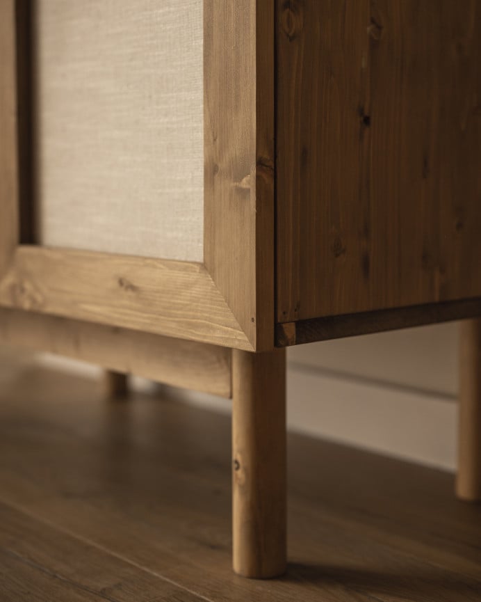 Massives Holz-Sideboard mit Leinengewebe und 2 Türen in dunklem Eichenholzton, Maße 100x80 cm.