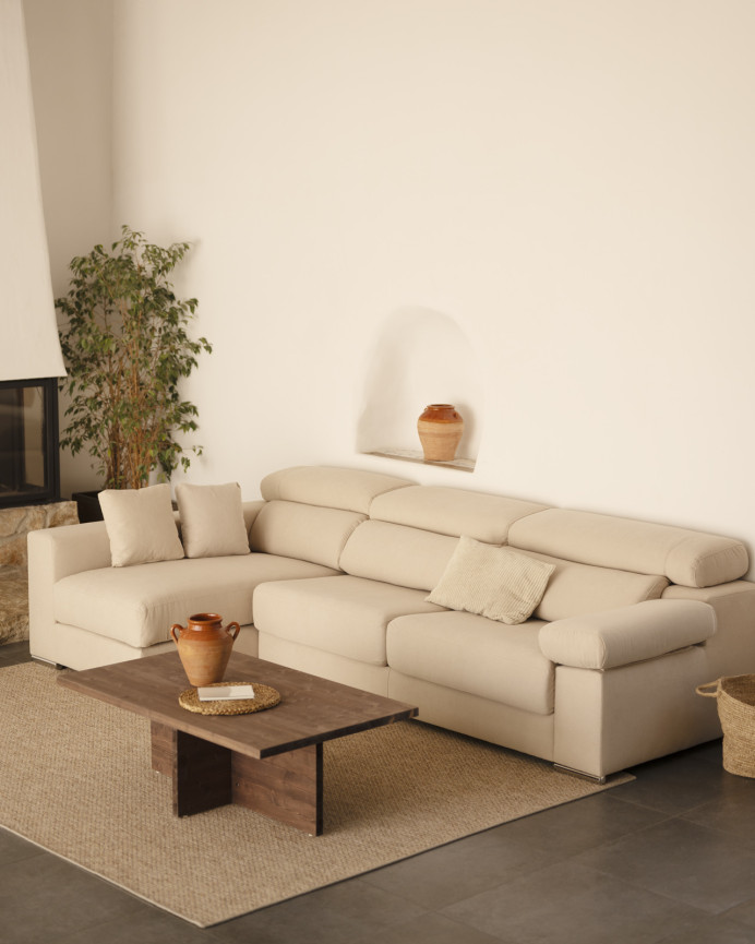 Massiver, nussfarbener Holz-Couchtisch mit den Maßen 120x70cm.