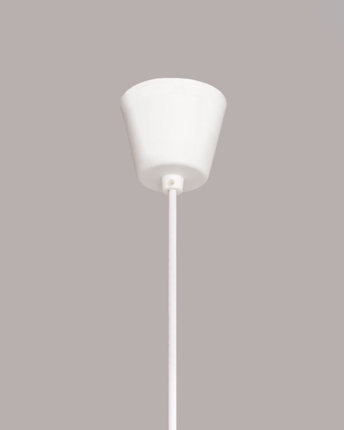 Deckenlampe in Weiß aus 22x31 cm großem Papierseil hergestellt.