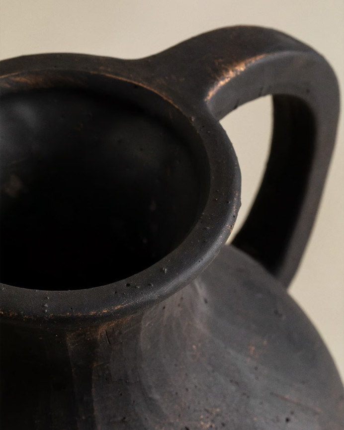 Schwarze Keramikvase, 25x21 cm.