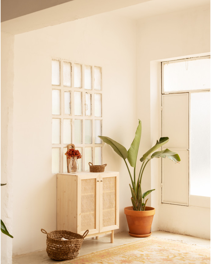 Sideboard aus Fichtenholz und Rattan-Medulla-Gewebe von 100x80 hergestellt.
