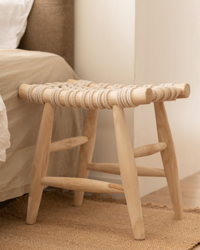 Hocker Aus Holz und Polsterung, 45x45cm