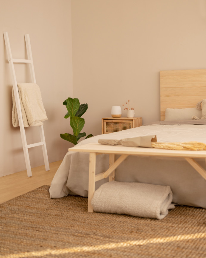 Massive Holzbank in Naturton, 120x45cm.