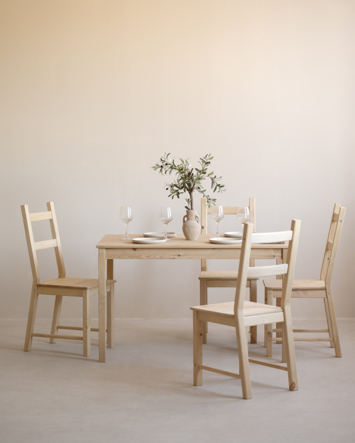 Pack Esstisch und 4 Massivholzstühle in mittlerem Eichenfarbton von 120 cm.