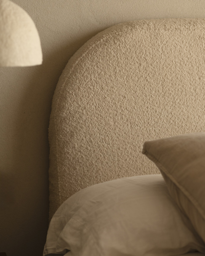 Beige Bouclé-Kopfteilhülle in verschiedenen Größen.