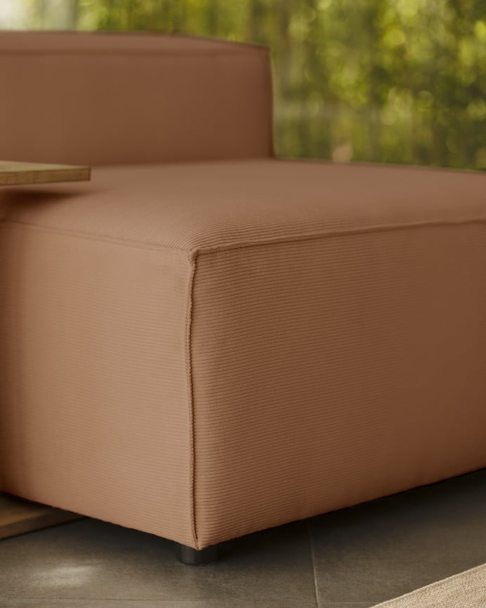 Samtsofa in Korallenfarbe, 110x90cm.