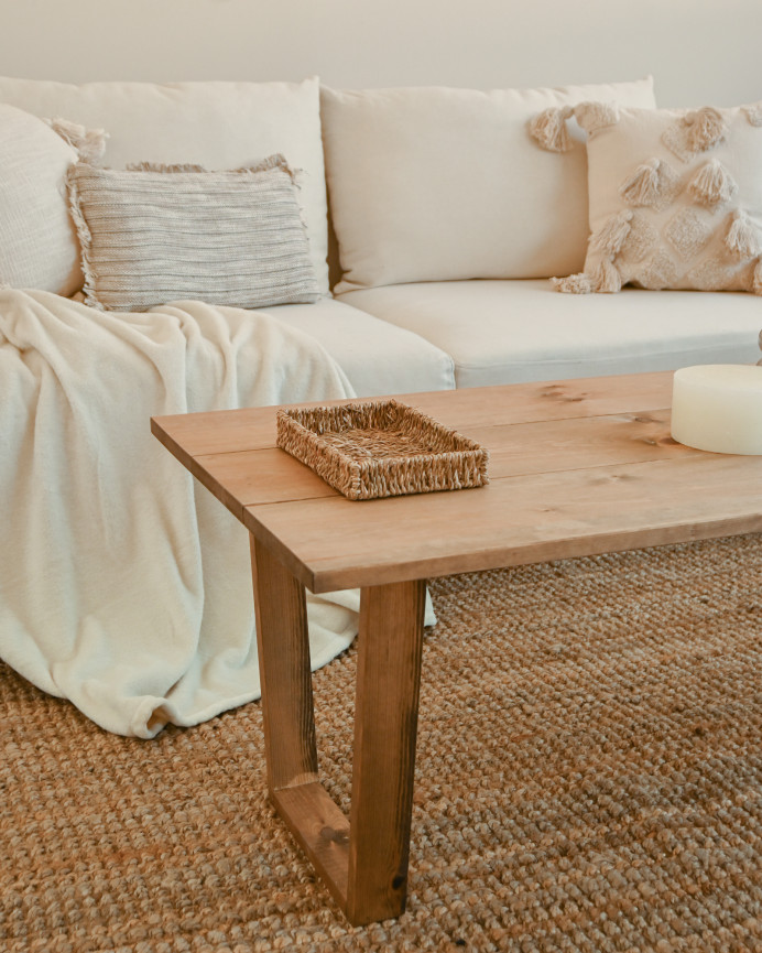 Massiver Holz-Couchtisch in dunkler Eiche, 120x60cm.