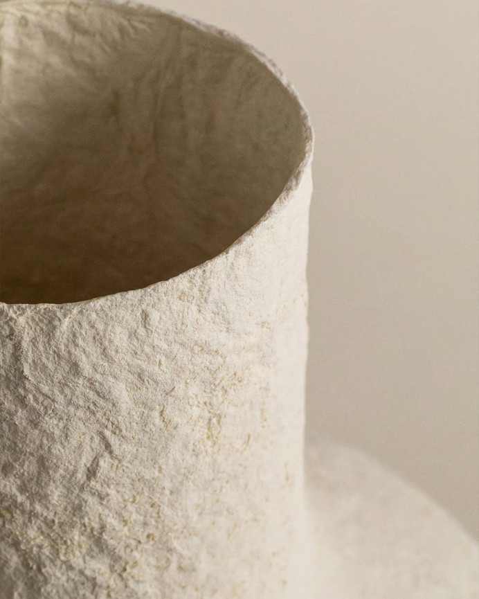 Weißer Pappmaché-Vase von 40 cm.