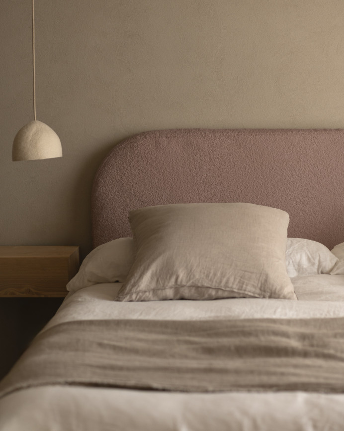 Kopfteilhülle aus rosa Bouclé in verschiedenen Größen.
