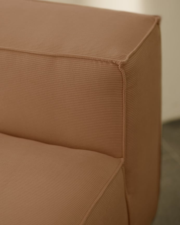 Samtsofa in Korallenfarbe, 110x90cm.