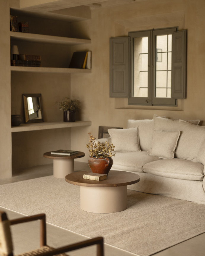 Runder Massivholz-Couchtisch in dunkler Eiche und Tischbein aus Erdton-Mikrozement, 80x33 cm.