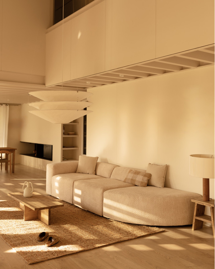 3-teiliges Sofa mit Bouclé-Kurve in Beige, 320x110cm.