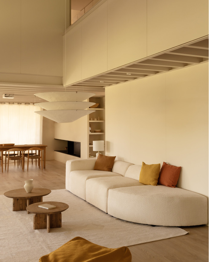 3-teiliges Bouclé-Sofa in Weiß mit einer Bogenkurve, 320x110cm.