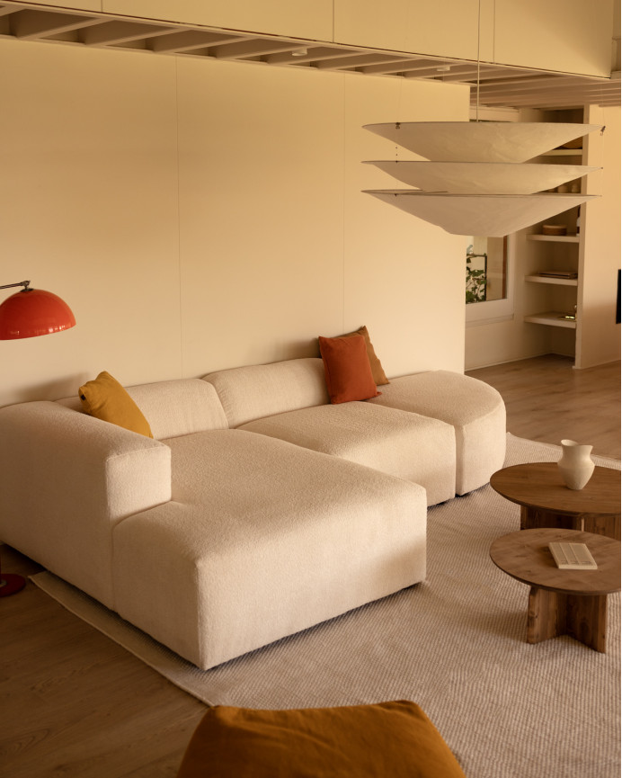 Sofa aus 3 gebogenen Modulen mit Chaiselongue aus bouclé in Weiß 320x172cm.