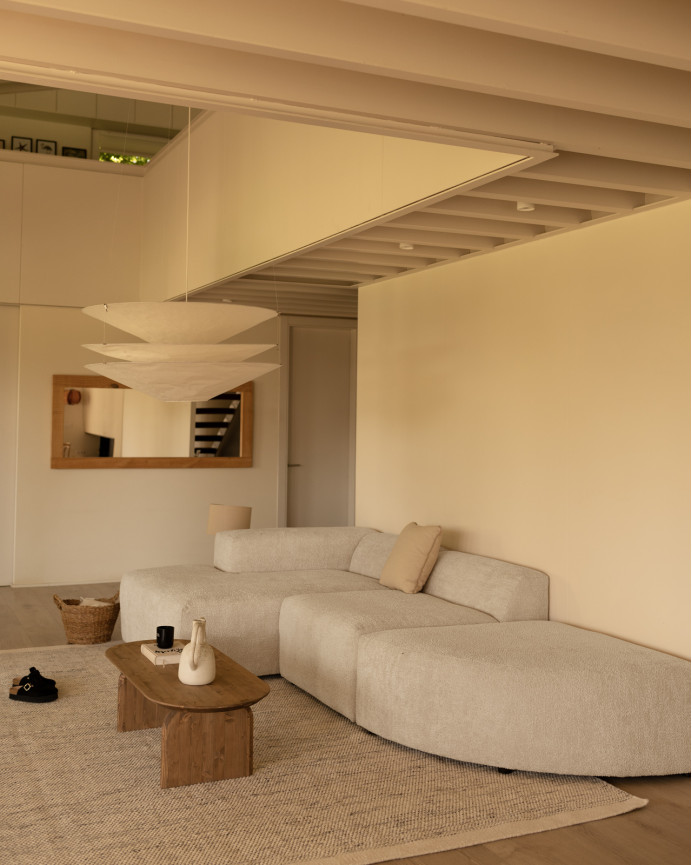3-teiliges gebogenes Sofa mit Chaiselongue aus hellgrauem Bouclé, 320x172 cm.