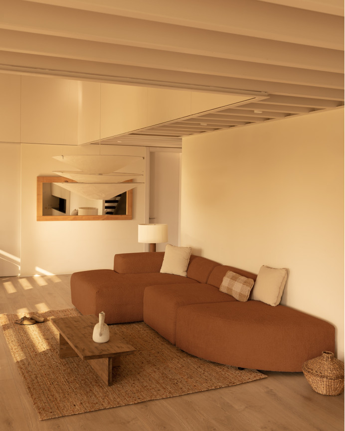 Sofa mit 3 abgerundeten Modulen und Chaiselongue aus Bouclé in Kupferfarbe, 320x172cm.