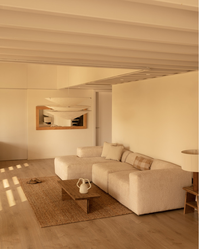 3-teiliges Sofa mit beiger Bouclé-Chaiselongue 330x172 cm