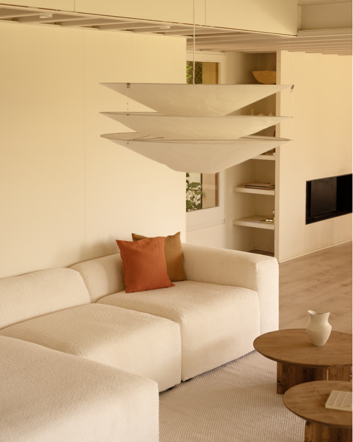 3-Modul-Sofa mit Chaiselongue aus weißem Bouclé, 330x172 cm.