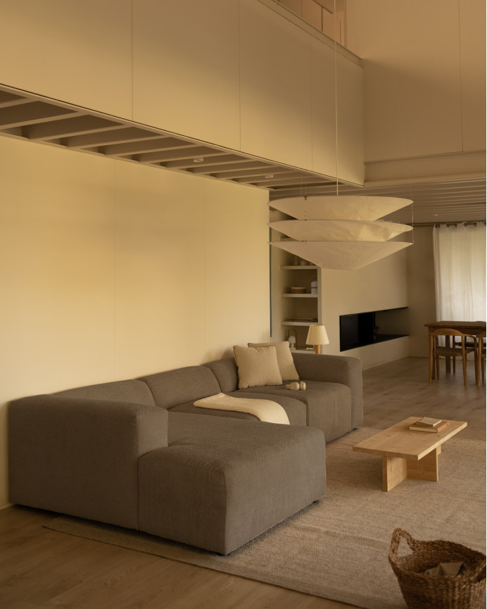 3-teiliges Sofa mit Chaiselongue aus braunem Bouclé 330x172cm.