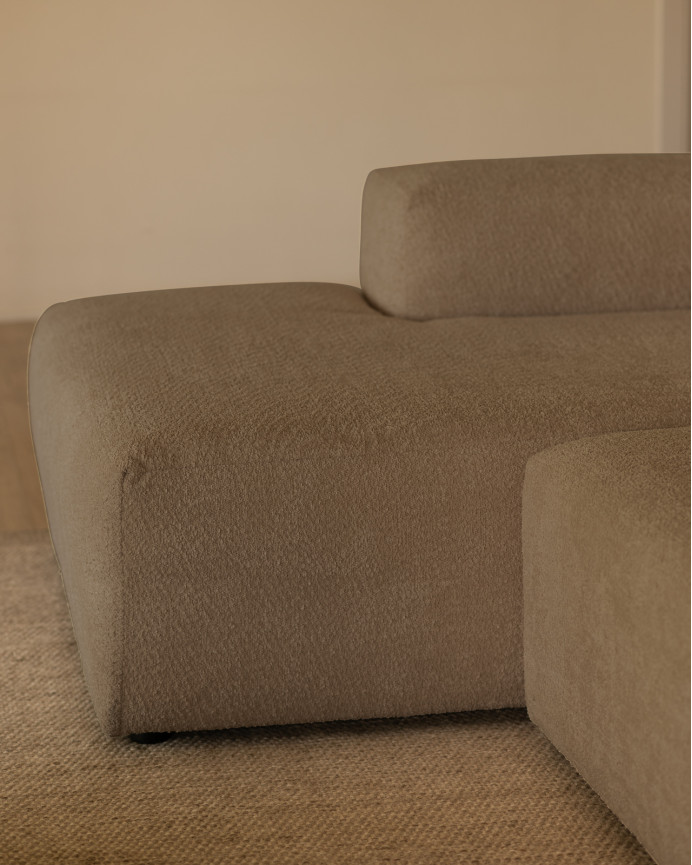 3-teiliges Sofa mit Chaiselongue aus braunem Bouclé 330x172cm.