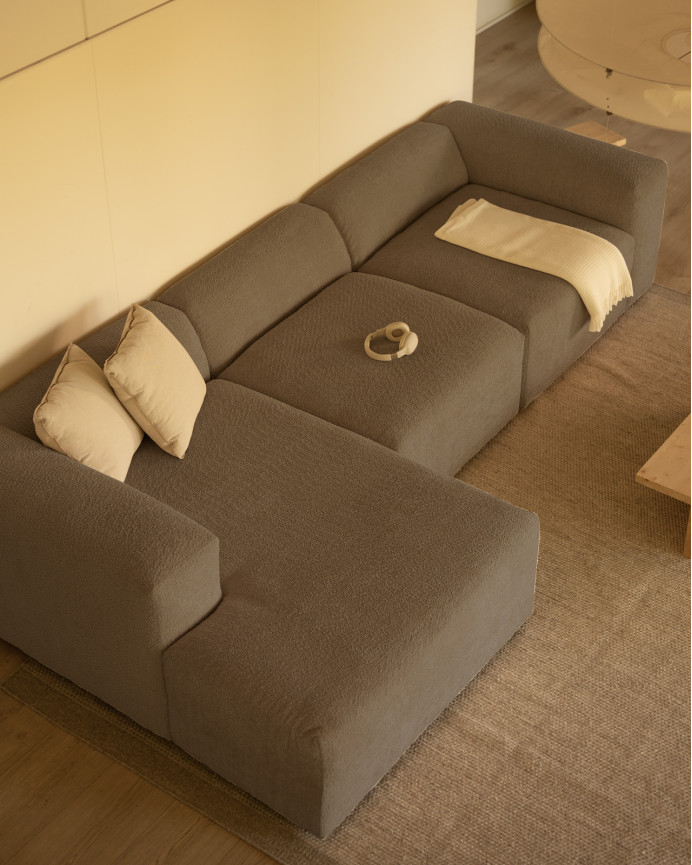 3-teiliges Sofa mit Chaiselongue aus braunem Bouclé 330x172cm.
