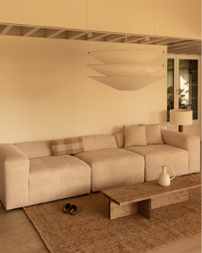 Dreisitzer-Sofa aus bouclé in beige, 330x110 cm.