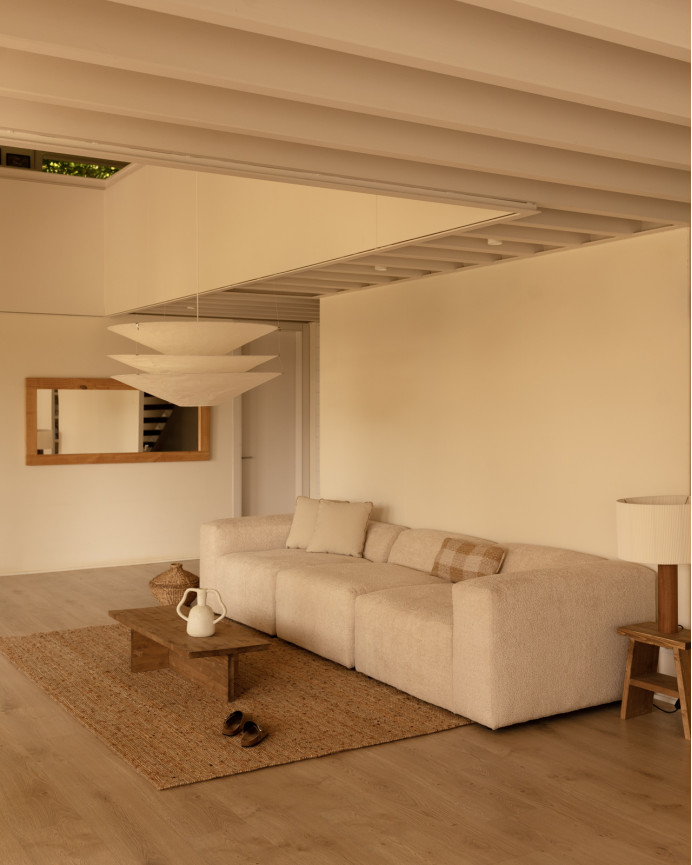 Dreisitzer-Sofa aus bouclé in beige, 330x110 cm.
