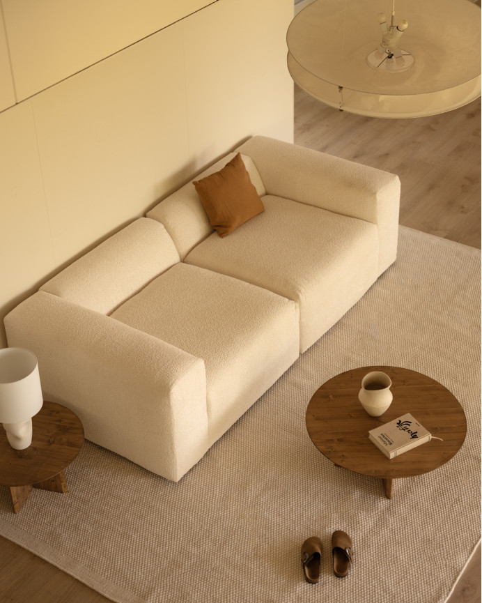 Zweimoduliges Bouclé-Sofa in Weiß, 240x110cm.