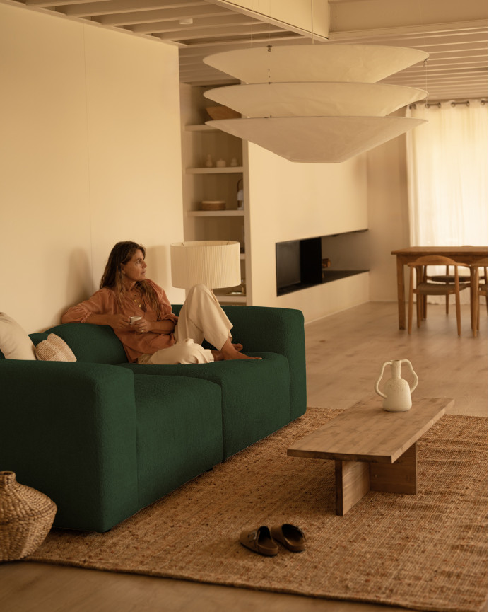 Zweiteiliges Bouclé-Sofa in Grüntönen, 240x110cm.