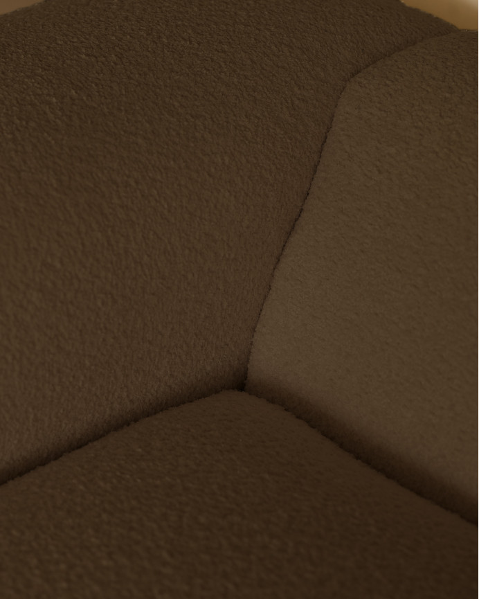 Bouclé-Dreisitzer-Sofa in brauner Farbe, 330x110cm.
