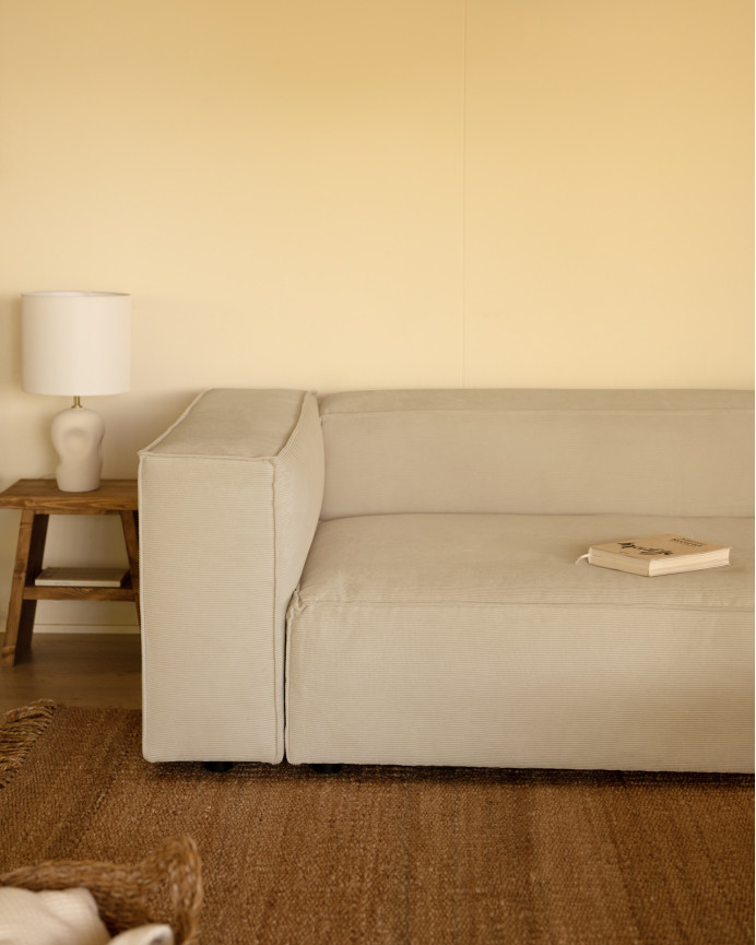Sofa mit Chaiselongue aus weißem Samt in verschiedenen Größen.