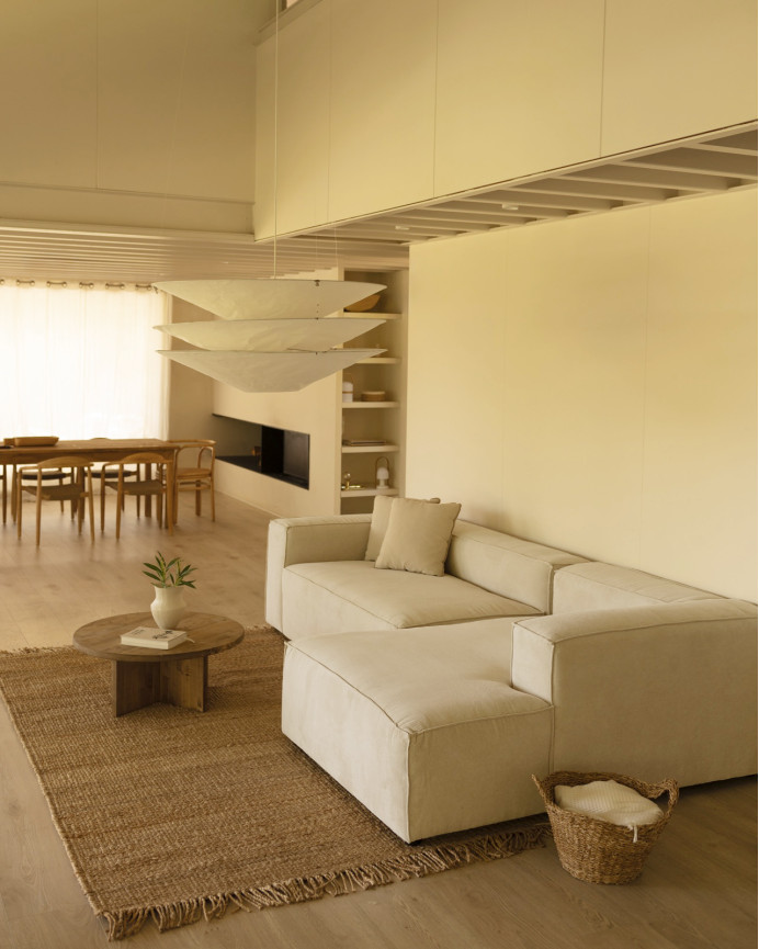 Sofa mit Chaiselongue aus weißem Samt in verschiedenen Größen.