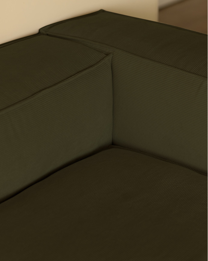 Sofa mit Chaiselongue aus grünem Samtstoff, verschiedene Größen.