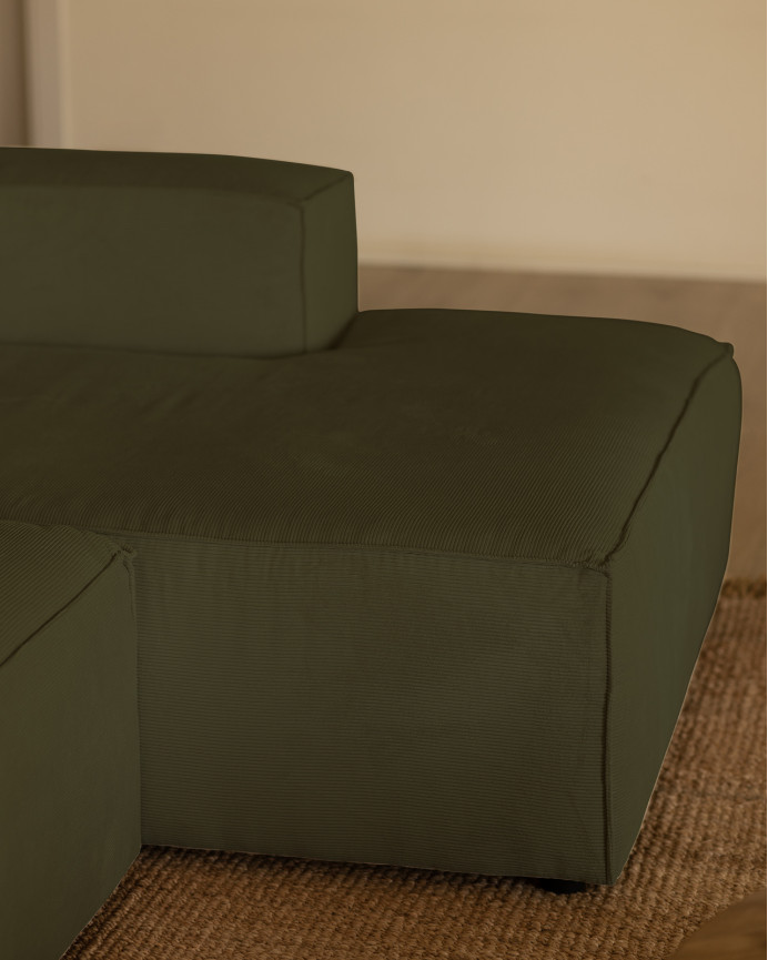 Sofa mit Chaiselongue aus grünem Samtstoff, verschiedene Größen.
