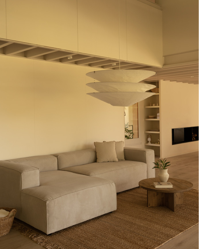Sofa mit Chaiselongue aus beigefarbenem Samtstoff in verschiedenen Größen.