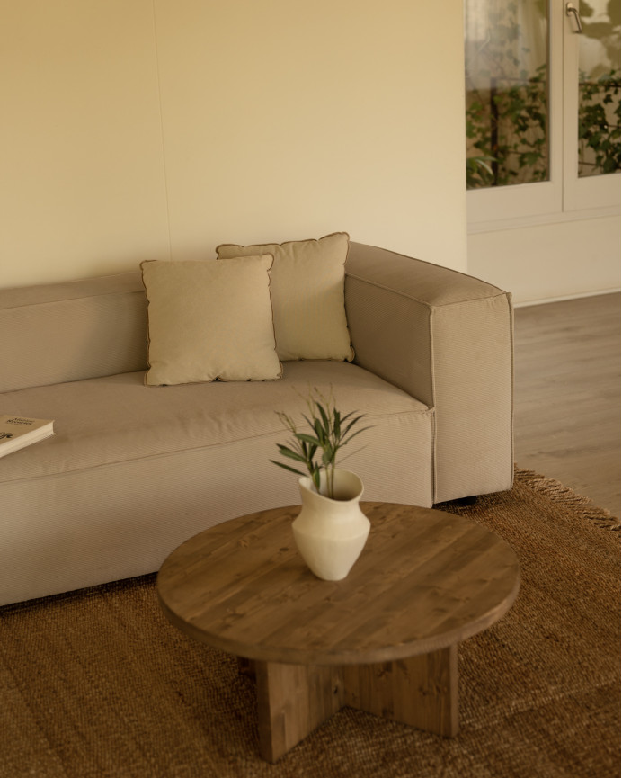 Sofa mit Chaiselongue aus beigefarbenem Samtstoff in verschiedenen Größen.