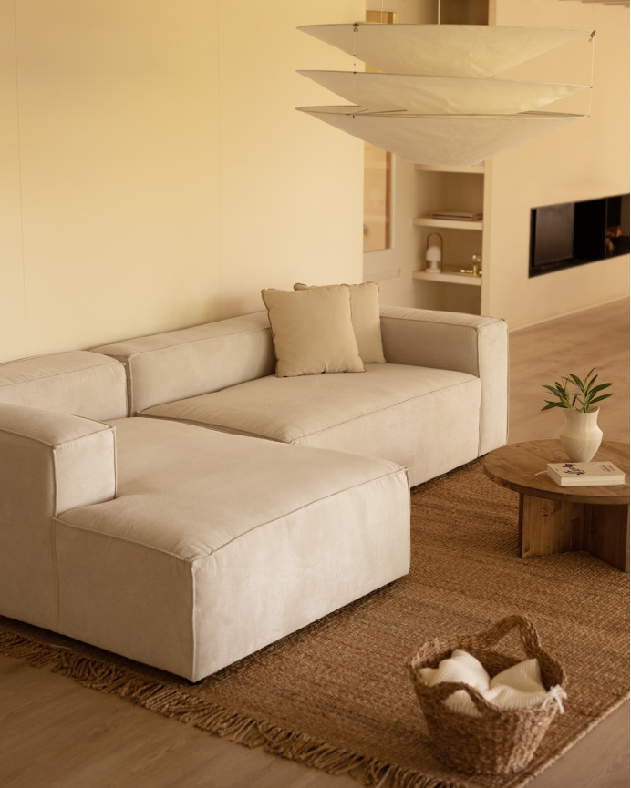 Sofa mit Chaiselongue aus gebrochenweißem Samt in verschiedenen Größen.