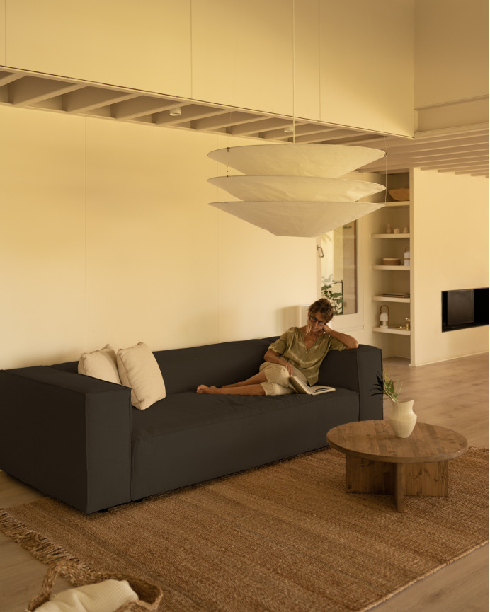 Dunkelgraues Cordsofa in verschiedenen Größen.