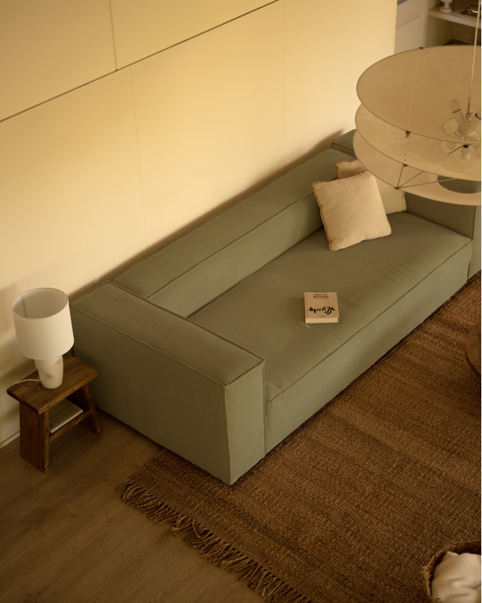 Samtsofa in Limagrün, verschiedene Größen.