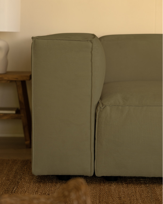 Samtsofa in Limagrün, verschiedene Größen.