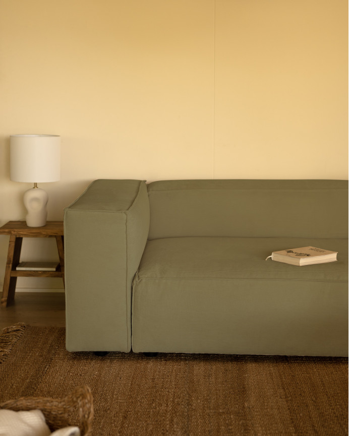 Samtsofa in Limagrün, verschiedene Größen.