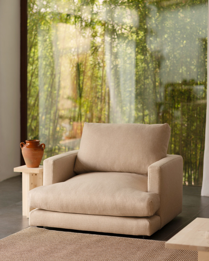 Beigefarbener Sessel, 105 cm.
