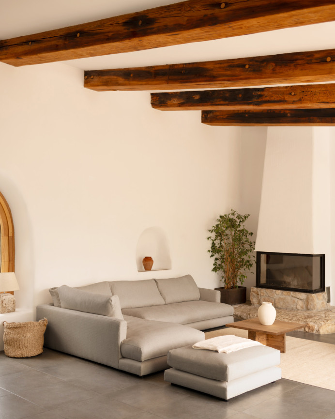 Sofa mit Chaiselongue in hellem Grau in verschiedenen Größen