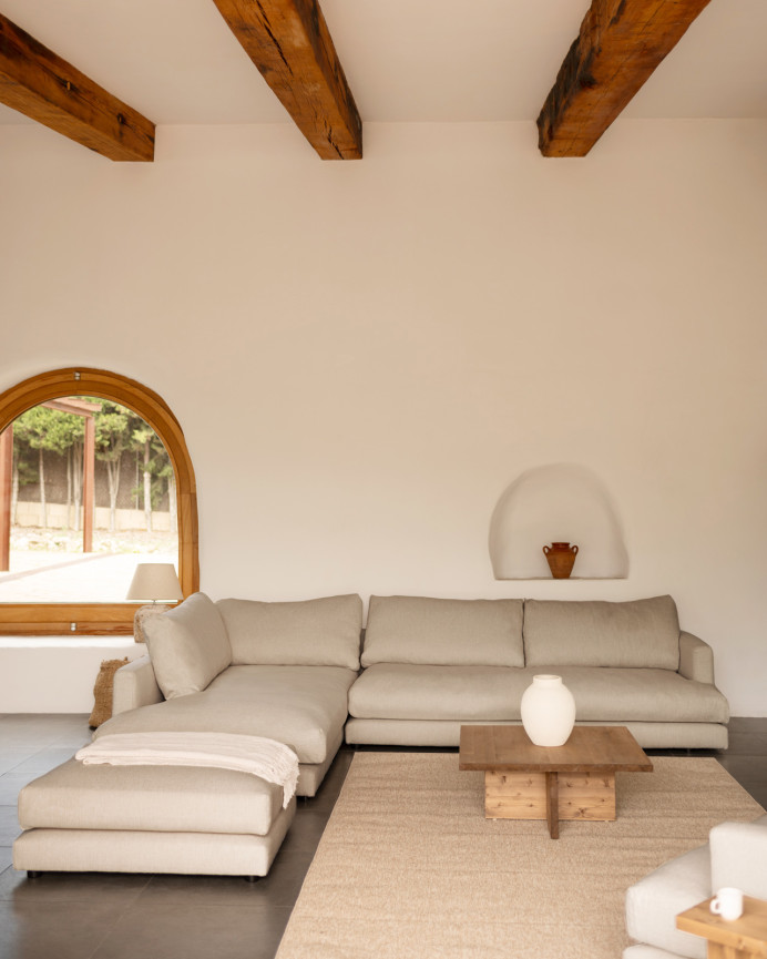 Sofa mit Chaiselongue in hellem Grau in verschiedenen Größen