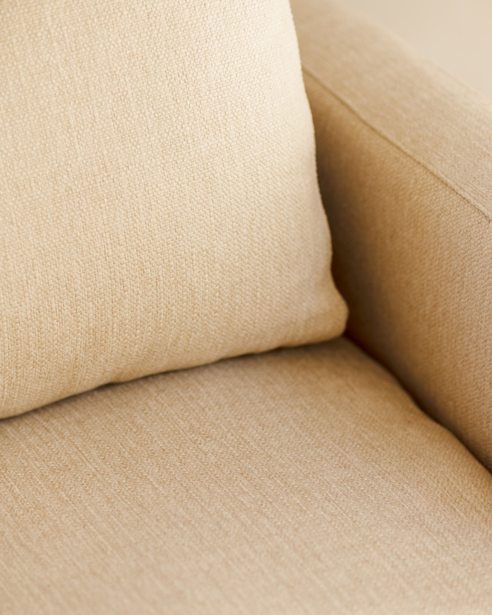Gerade beige Sofa mit einer Länge von 216 cm.