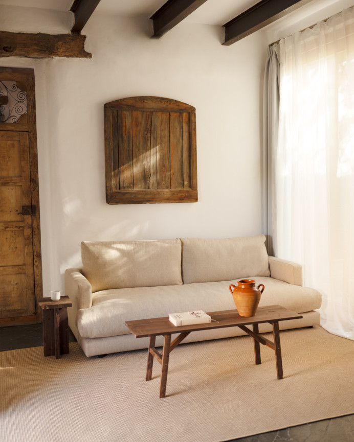 Gerade beige Sofa mit einer Länge von 216 cm.
