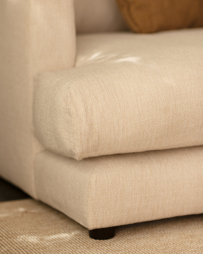Weißes Sofa in gebrochenem Weiß mit geradem Ton, 216 cm lang.